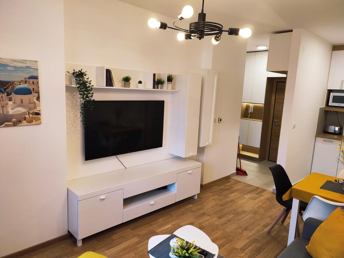 Center Firefly Gardens Apartment Novi Sad Dış mekan fotoğraf