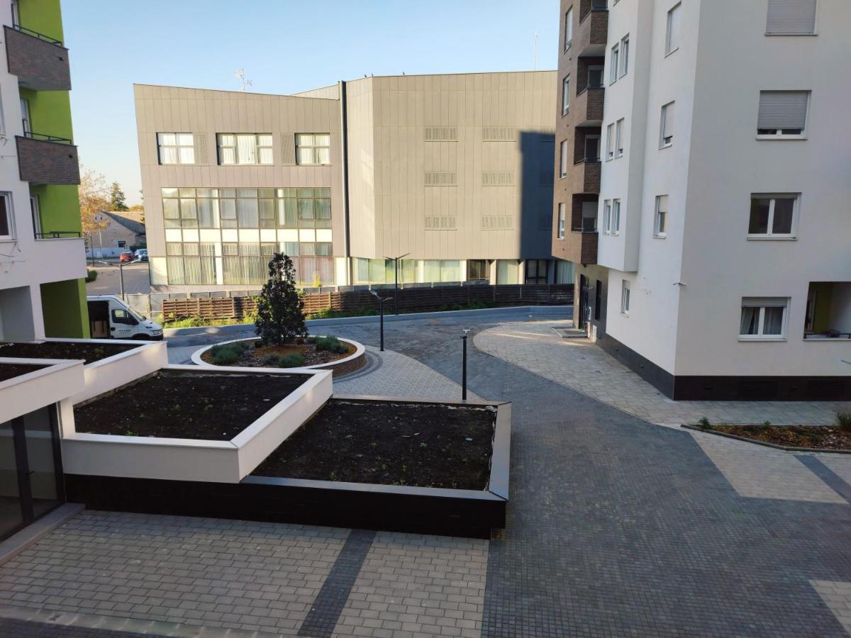 Center Firefly Gardens Apartment Novi Sad Dış mekan fotoğraf